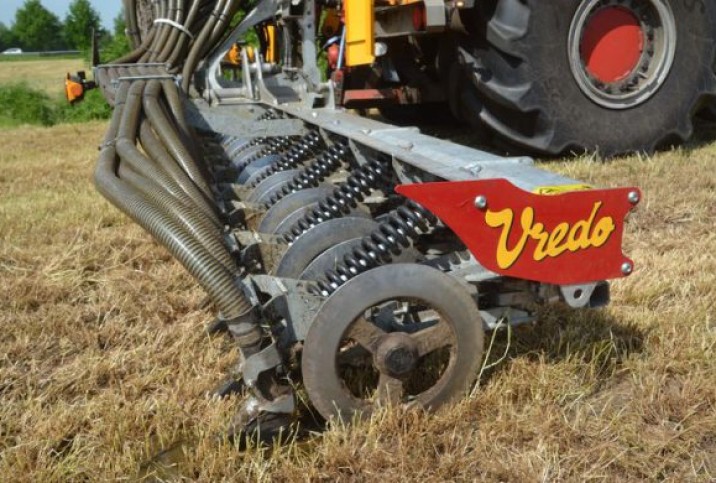 Vredo srutų įterpimo įranga