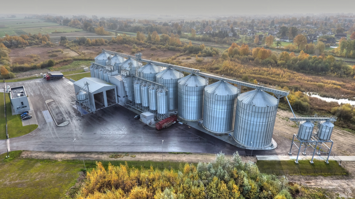 Lietuvos žemdirbiai rekordiškai daug investuoja į grūdų įrangą  
